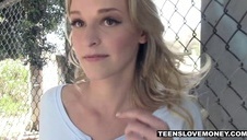 uczniowie posuwają obie dziurki nauczycielki