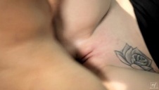 penisem po jej wspaniałych sutkach