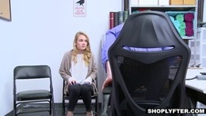 czarna dobrze wie jak posługiwać się głębokim gardłem