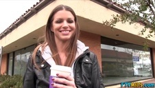 seks od tyłu na nogach w wannie