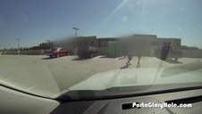 zniżyła się do poziomu jego kutasa