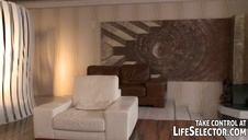 zadowala faceta w ogrodzie