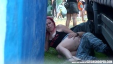 analna blondynka chwyta się za swe poślady