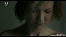 profesor zaprosił dwie młode dupeczki do swojego gabinetu