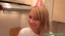 z jej piękniej cipki kapie