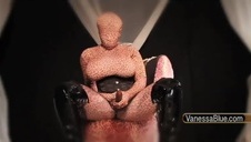 zwariowana masturbacja laseczki w toalecie