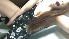 penetruje jej wspaniale różową pipę