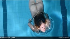 ostre ruchanie brunetki w cipkę