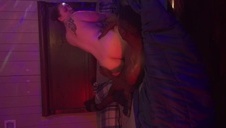 młoda oddaje swoje kakaowe oczko