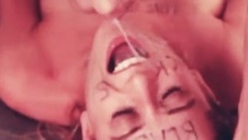 uczennica liceum plastycznego na konsultacjach u zboczonego nauczyciela