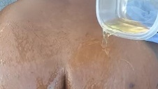 dosiadł od tylca czarnowłosą mamuśkę