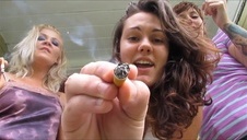 koleżanka jenna ssie mojego fiuta pod biurkiem w pracy