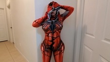 cycata mamusia pozuje w bieliźnie