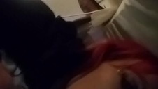 brunetka skacze na kutasie