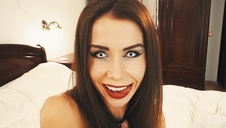 bierze fajną laseczkę od tyłu