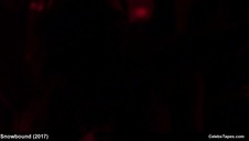 wkładanie kutasa w usta brunetki