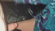 fajne suczki piją drinki i zabawiają się