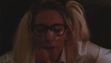 laska bawi się swym wielkim biustem podczas seksu