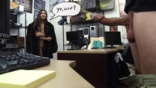 czarnowłose suczki w dmuchanym basenie