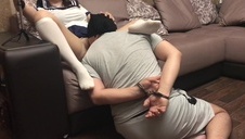 tatuś patrzy jak faceci rżną jego cókę