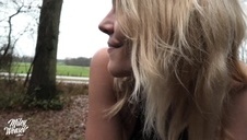 lekarz posuwa na kozetce