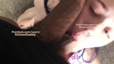 fioletowe dildo w jej zarośniętą cipę