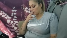 położył jej swojego penisa na buzi bo ona to lubi