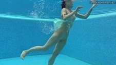 laska z fajnym dekoltem hd