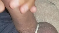 słodka brunetka jest posuwana w dzióbek