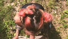 aletta ocean zabawia się z blondynem