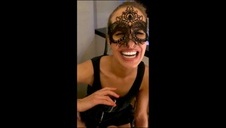 ładna okularnica ma ochotę na seks