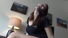 blondynka w bieliźnie robi mistrzowskie obciąganie