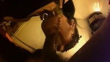 cycata dziewczyna lizę sporą i wygiętą pałkę