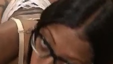 laska z wytatuowanym biustem