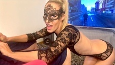 seksik w łazience z kuszącą blondi