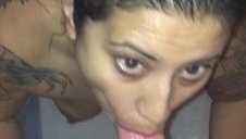 mała młoda laska jest jego celem