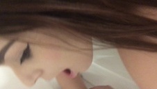 ostre panie przyssały się do jego kutasa