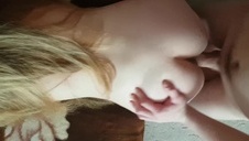 doświadczona blondynka obciąga mistrzowsko keiranowi lee