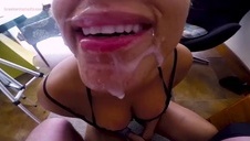 młoda z włochatą szparką oddała się taksówkarzowi