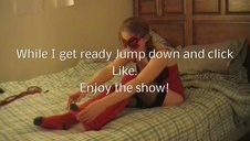 dziadziusiowie zabawiają się ze zgrabną i słodką blondi