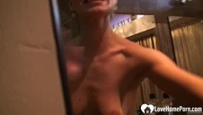 blondyna w czarnych pończochach ostro dziabana