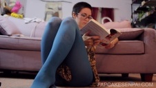 blady tyłek na czekoladowym fiucie