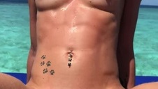 suzie carina z zabawką w dupie