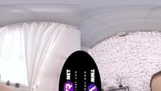 super laska pieści się cycami w sypialni