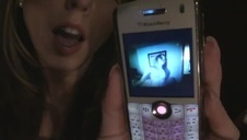 brunetka czeka aż facet wsadzi jej penisa