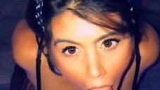 egzotyczna nastolatka ma piękny uśmiech