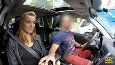 wpycha penisa w buzię amatorki