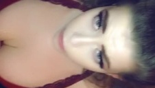 młoda ślicznotka fajnie ugniata swe cyce