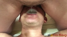 lola foxx w różowych ciuszkach i z wielką seks zabawką