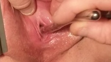 bawi się silikonowymi cycami